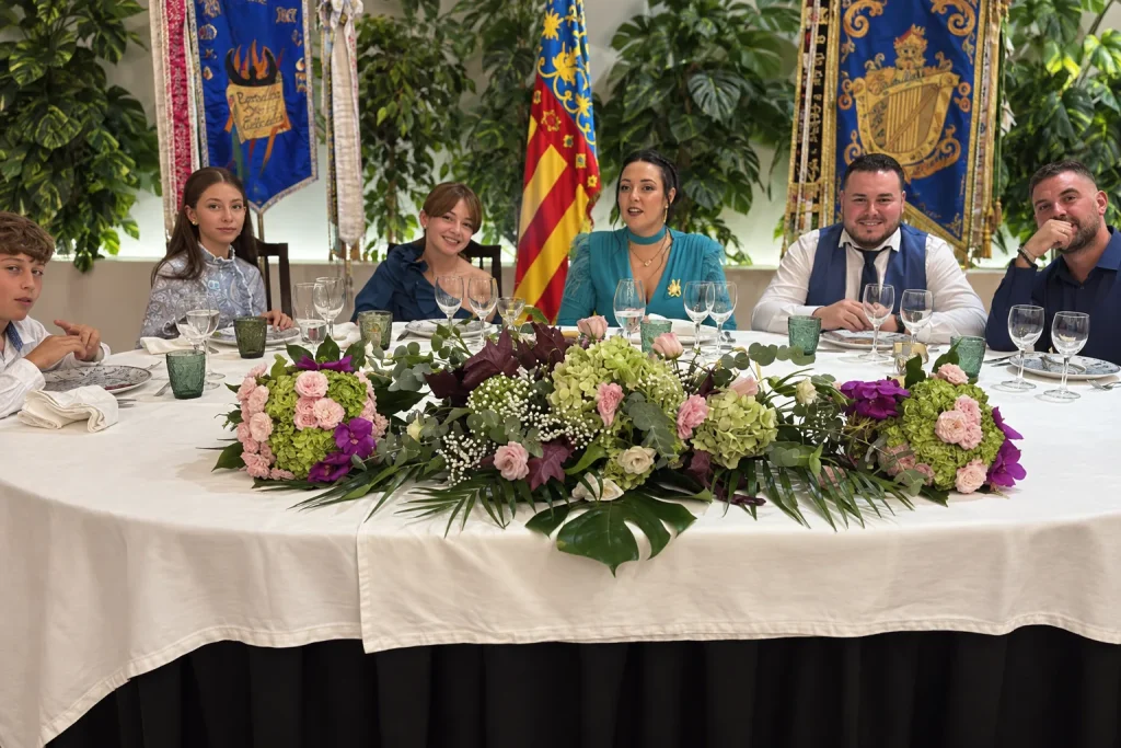 Celebración de una comisión fallera en Balcó del Vedat